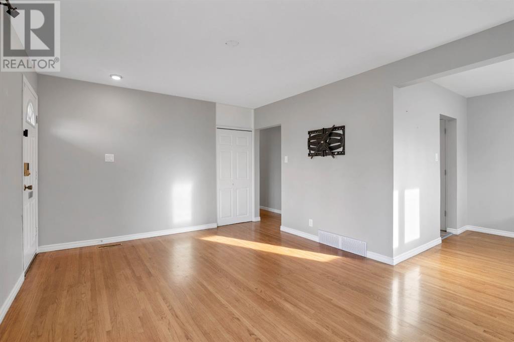 Single Family House Bungalow for Sale in  Cheltenham Road NW Collingwood Calgary 