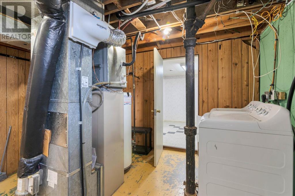 Single Family House Bungalow for Sale in  Cheltenham Road NW Collingwood Calgary 