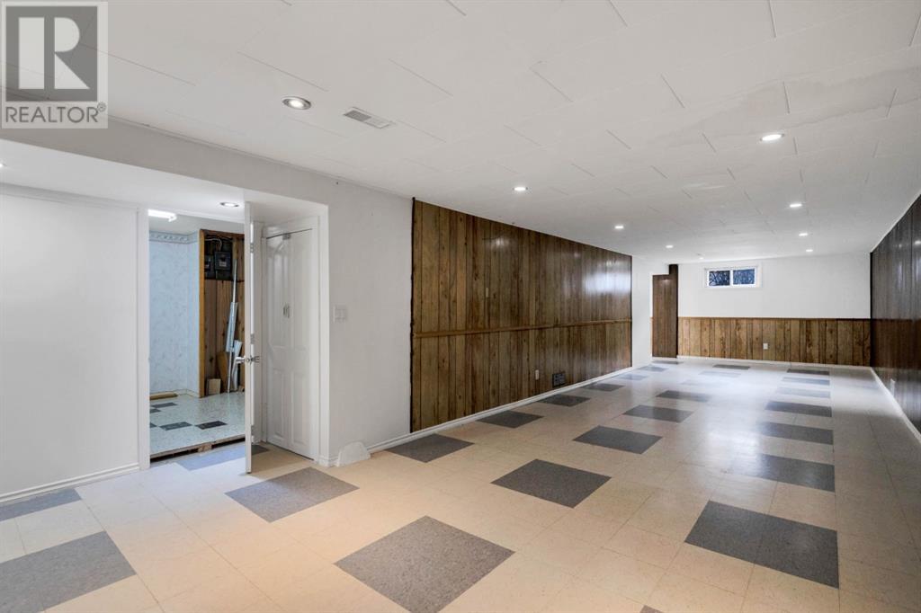 Single Family House Bungalow for Sale in  Cheltenham Road NW Collingwood Calgary 
