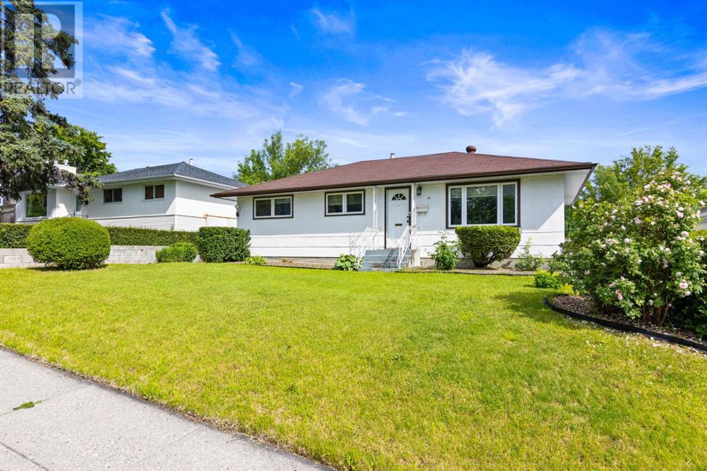 Single Family House Bungalow for Sale in  Cheltenham Road NW Collingwood Calgary 