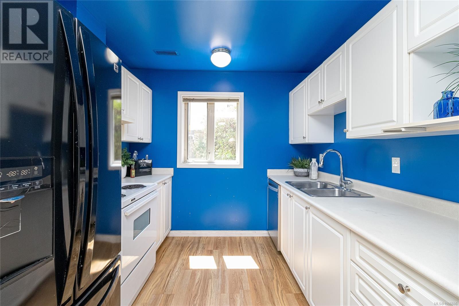 #104 3157 TILLICUM RD - Image 11