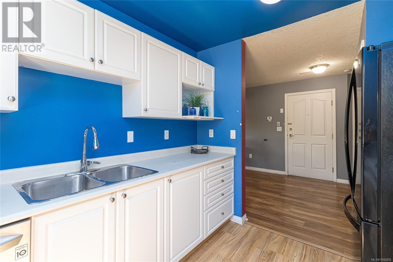 #104 3157 TILLICUM RD - Image 13