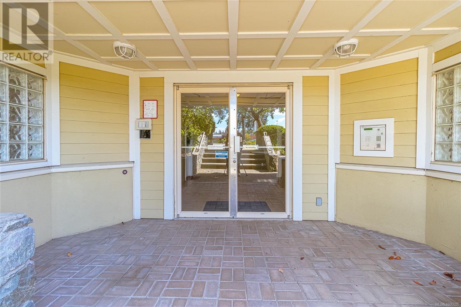 #104 3157 TILLICUM RD - Image 23