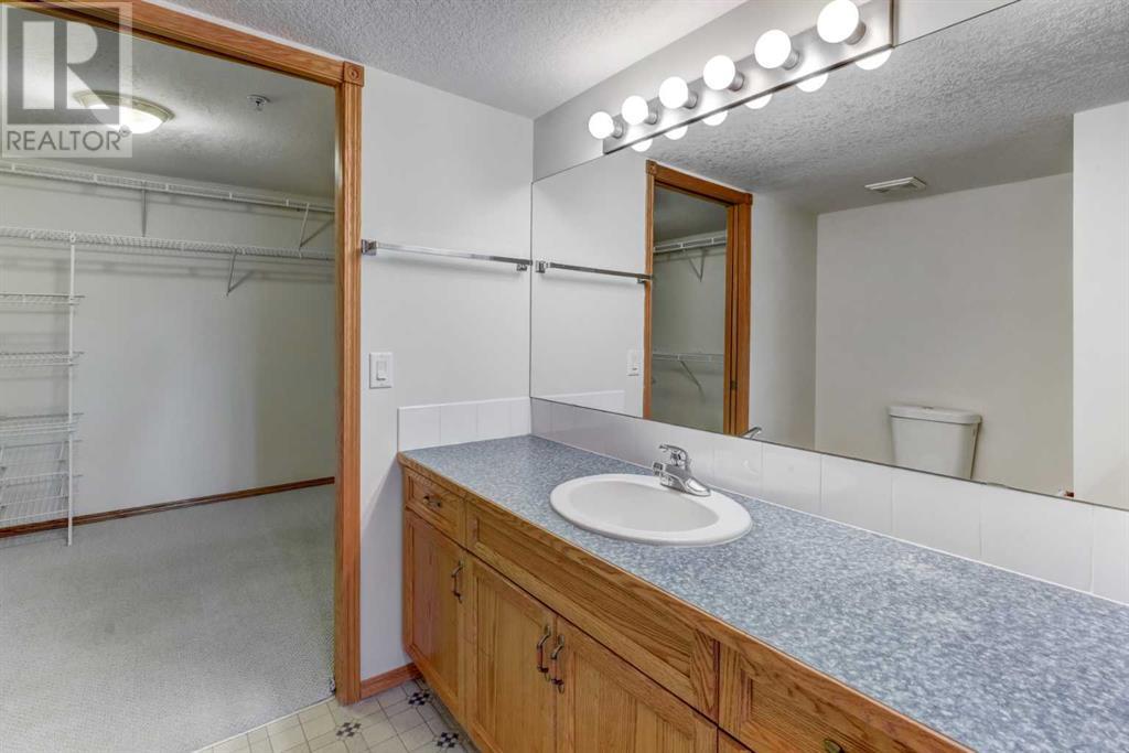 Single Family House for Sale in   Country Hills Road NW Country Hills Calgary 