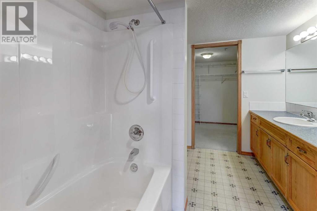 Single Family House for Sale in   Country Hills Road NW Country Hills Calgary 