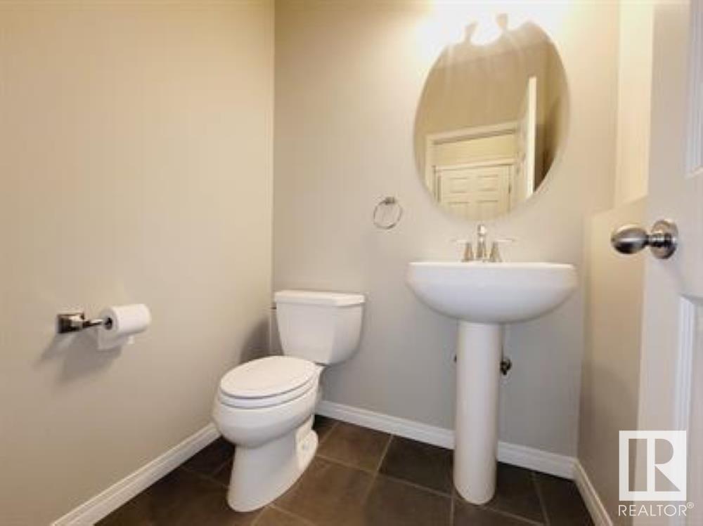 Photo 4 of 7707 Schmid Cr Nw, Edmonton AB