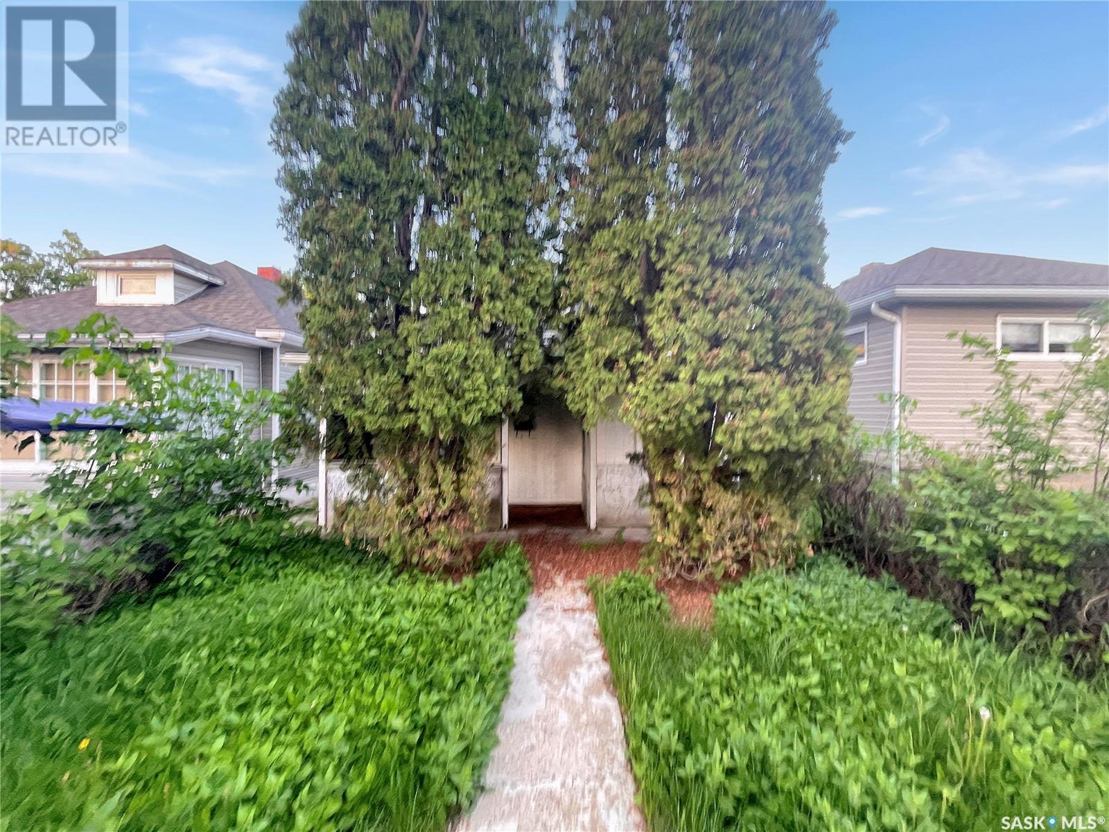Single Family House Bungalow for Sale in  rd AVENUE NE Swift Current 