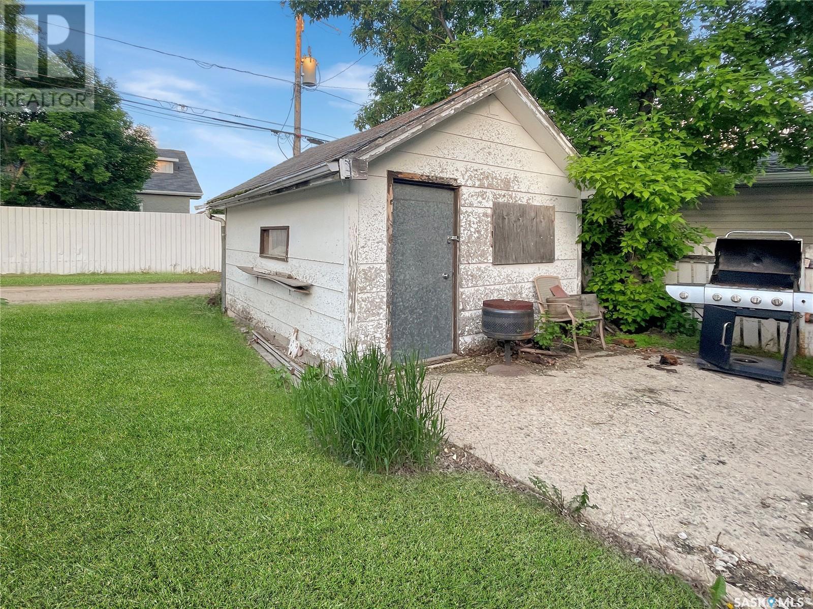 Single Family House Bungalow for Sale in  rd AVENUE NE Swift Current 