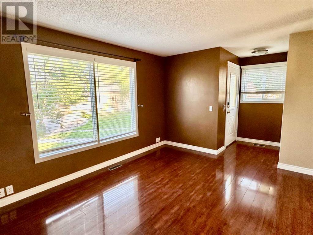 Single Family House for Sale in  Erin Mount Crescent SE Erin Woods Calgary 