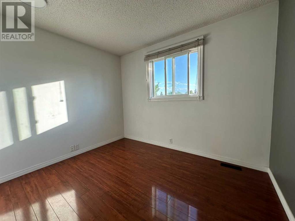Single Family House for Sale in  Erin Mount Crescent SE Erin Woods Calgary 