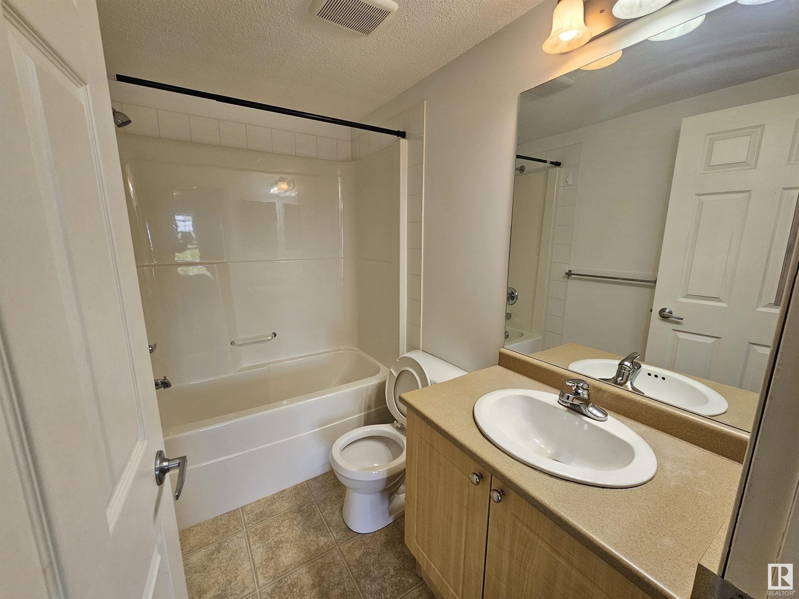 Photo 3 of 314 636 Mcallister Lo Sw, Edmonton AB
