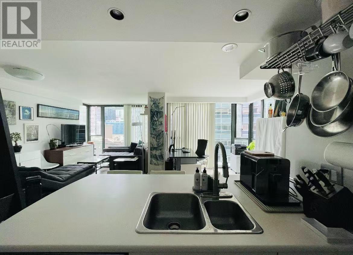 Photo 2 of 909 1331 W Georgia Street, Vancouver BC
