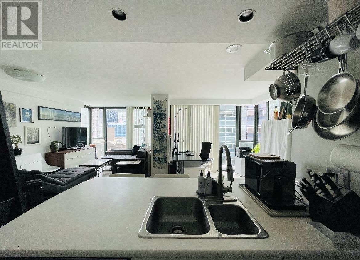 Photo 3 of 909 1331 W Georgia Street, Vancouver BC