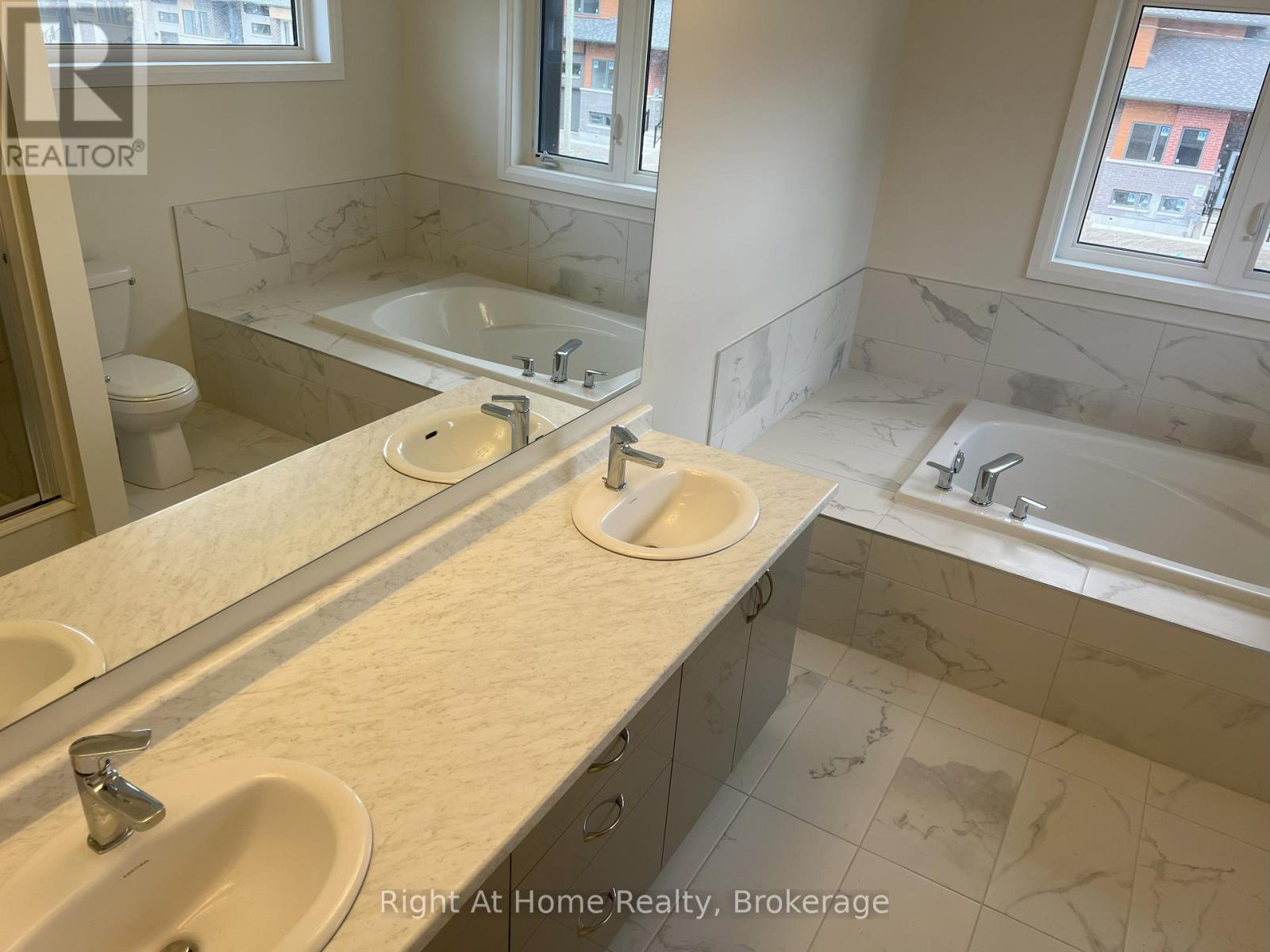 Photo 8 of 3188 Searidge Street, Severn ON