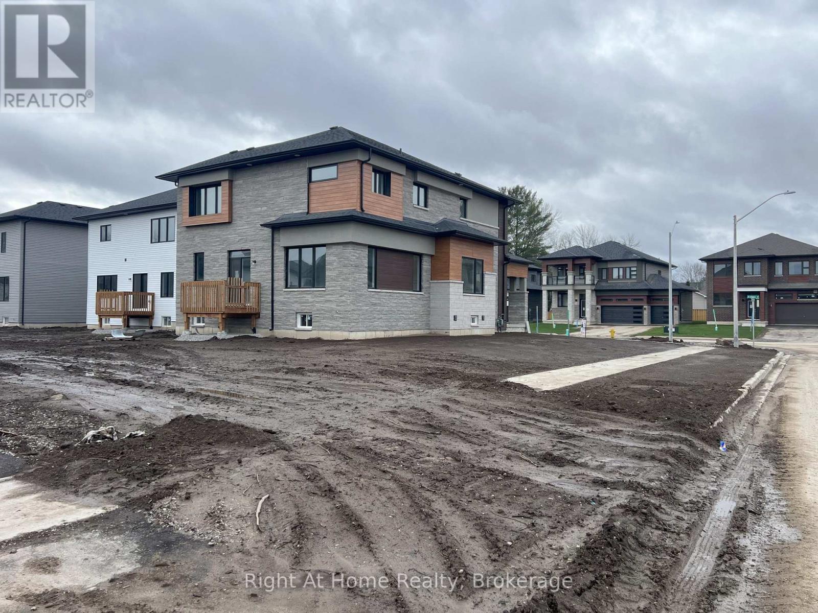 Photo 38 of 3188 Searidge Street, Severn ON