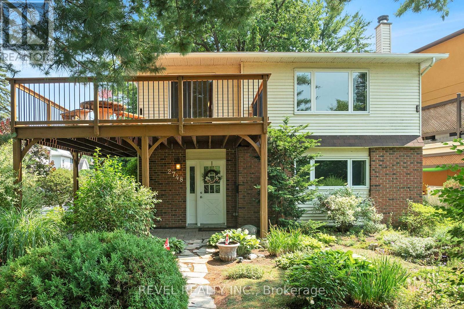 Welcome to 2748 Howe St.