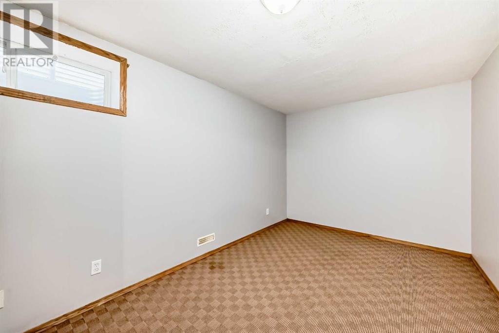 Single Family House 4 Level for Sale in  Taradale Drive NE Taradale Calgary 