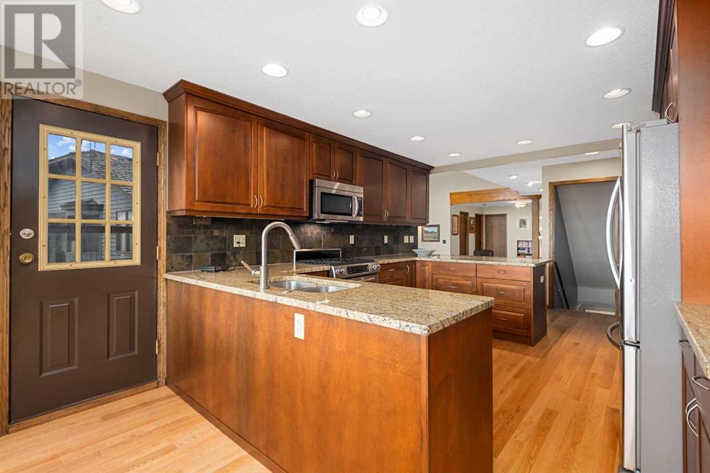 Single Family House for Sale in  Edgepark Rise NW Edgemont Calgary 