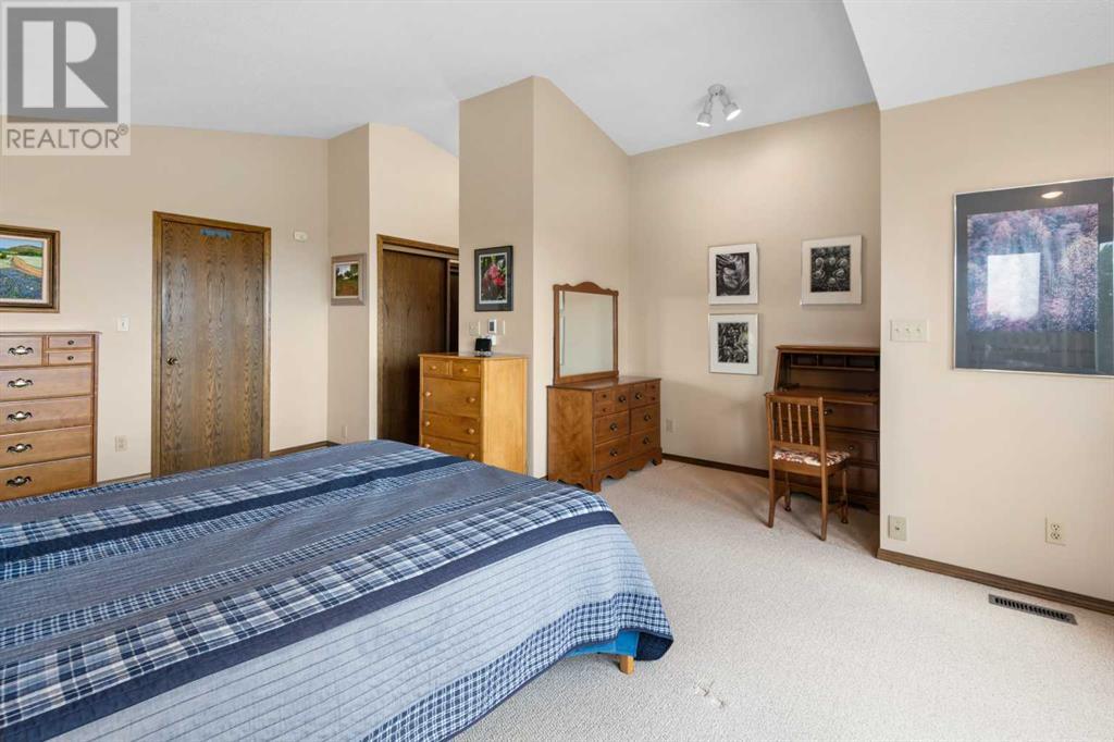 Single Family House for Sale in  Edgepark Rise NW Edgemont Calgary 