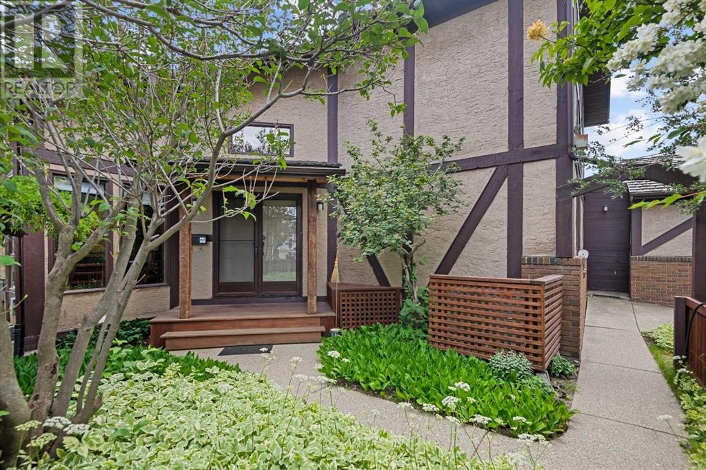 Single Family House for Sale in  Edgepark Rise NW Edgemont Calgary 