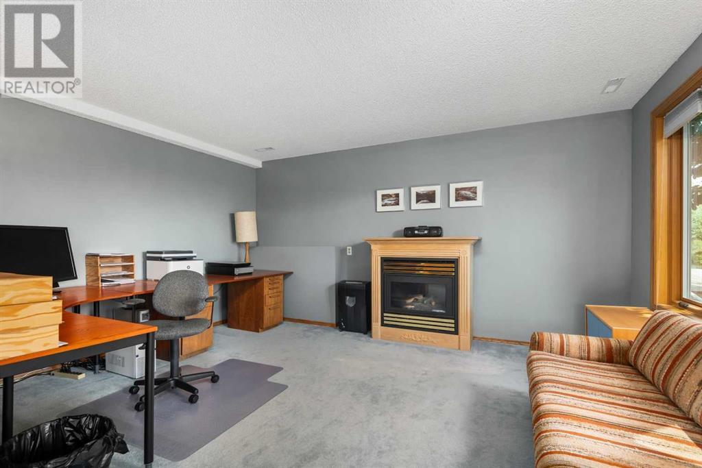 Single Family House for Sale in  Edgepark Rise NW Edgemont Calgary 