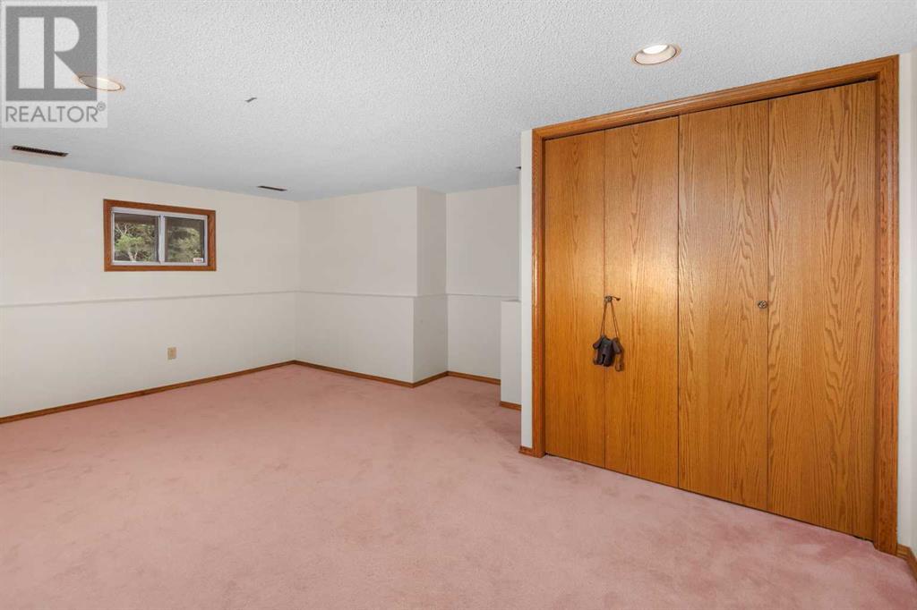 Single Family House for Sale in  Edgepark Rise NW Edgemont Calgary 