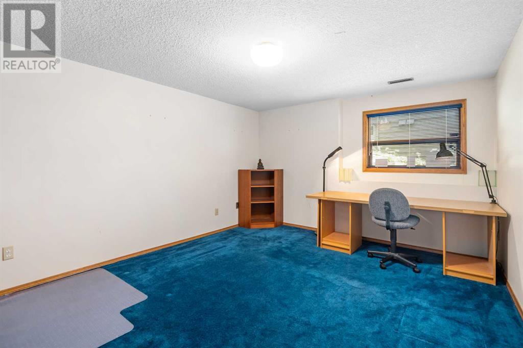 Single Family House for Sale in  Edgepark Rise NW Edgemont Calgary 