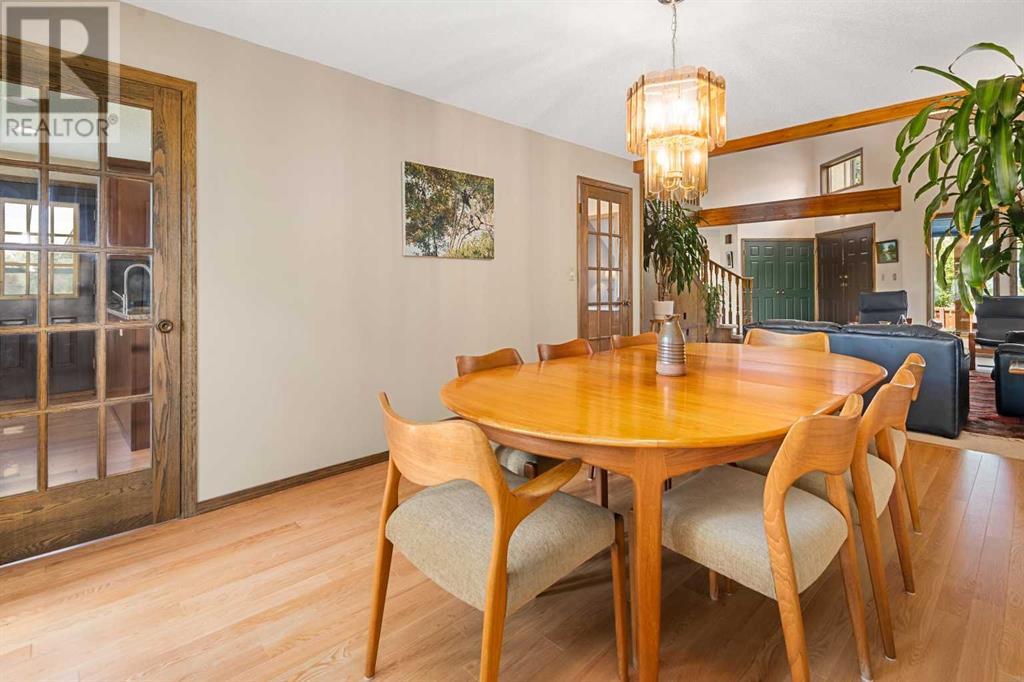 Single Family House for Sale in  Edgepark Rise NW Edgemont Calgary 