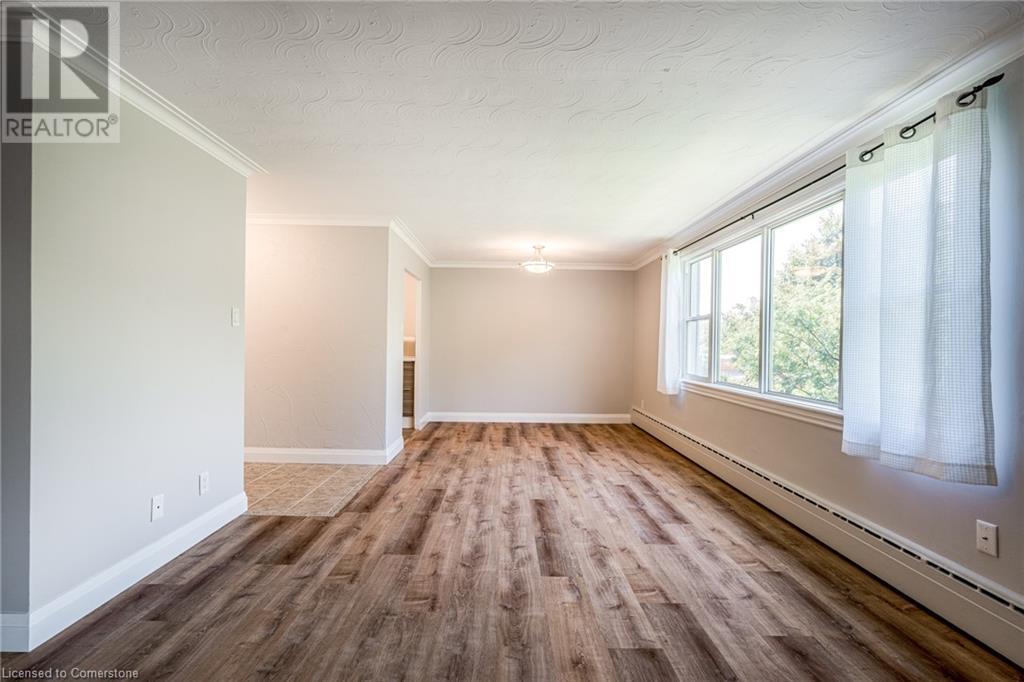 Photo 4 of 2052 Courtland Drive Unit 403, Burlington ON