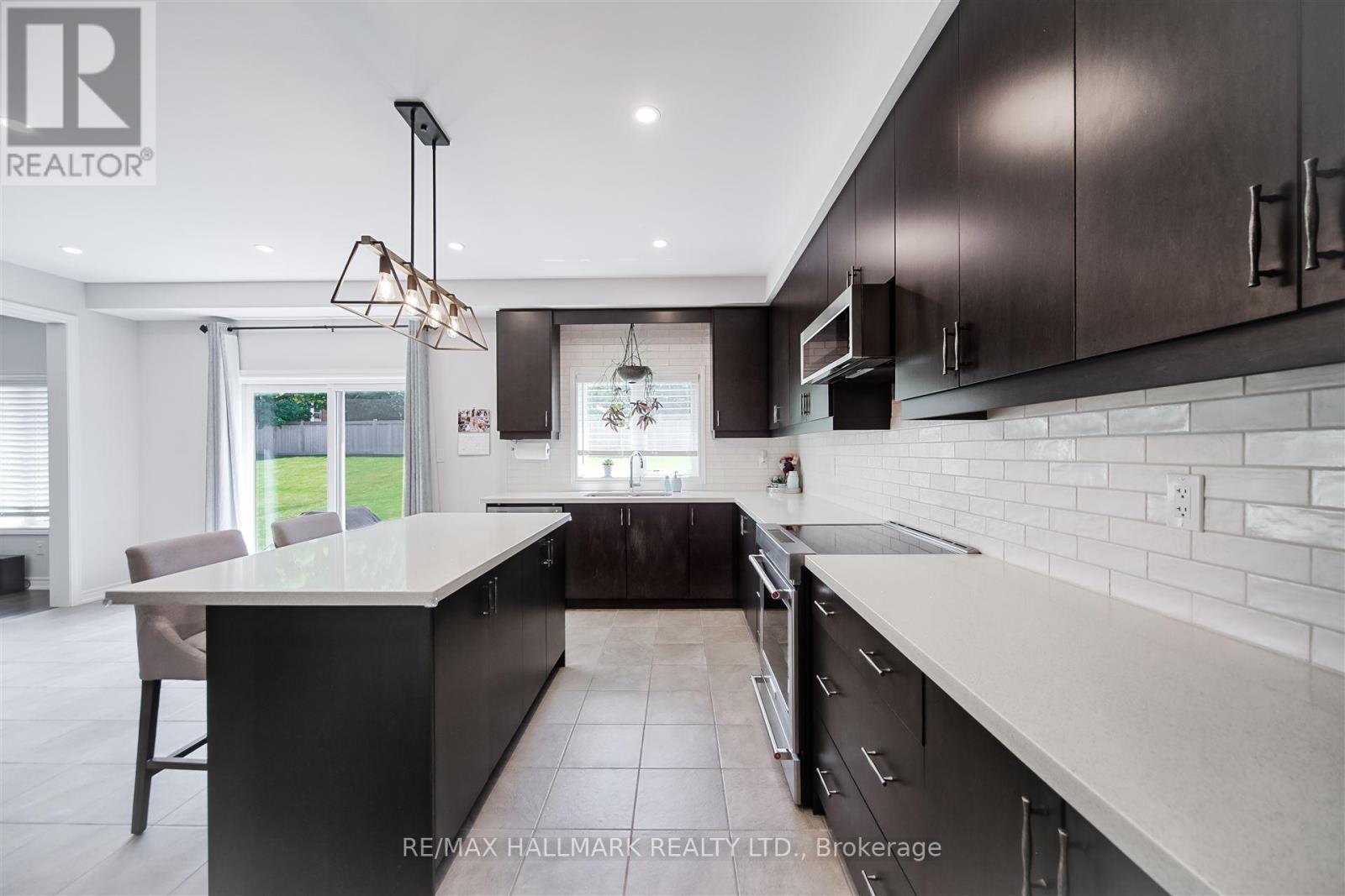 Photo 23 of 195 Danny Wheeler Boulevard, Georgina ON
