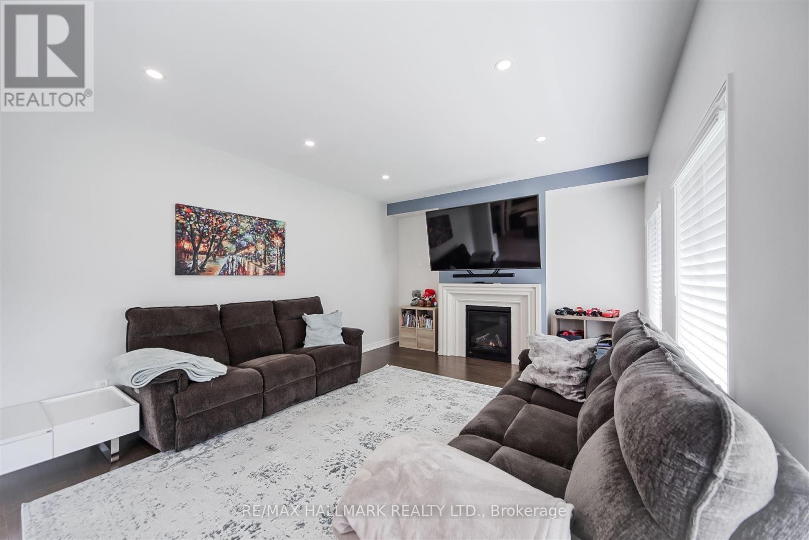 Photo 42 of 195 Danny Wheeler Boulevard, Georgina ON