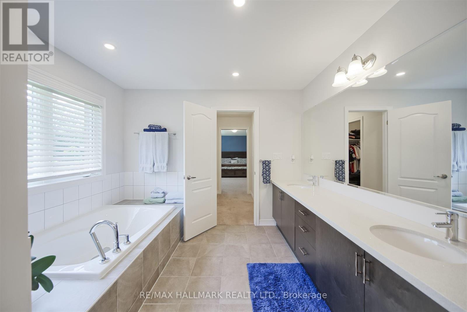 Photo 20 of 195 Danny Wheeler Boulevard, Georgina ON