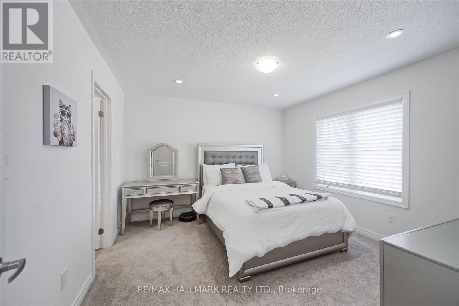 Photo 2 of 195 Danny Wheeler Boulevard, Georgina ON
