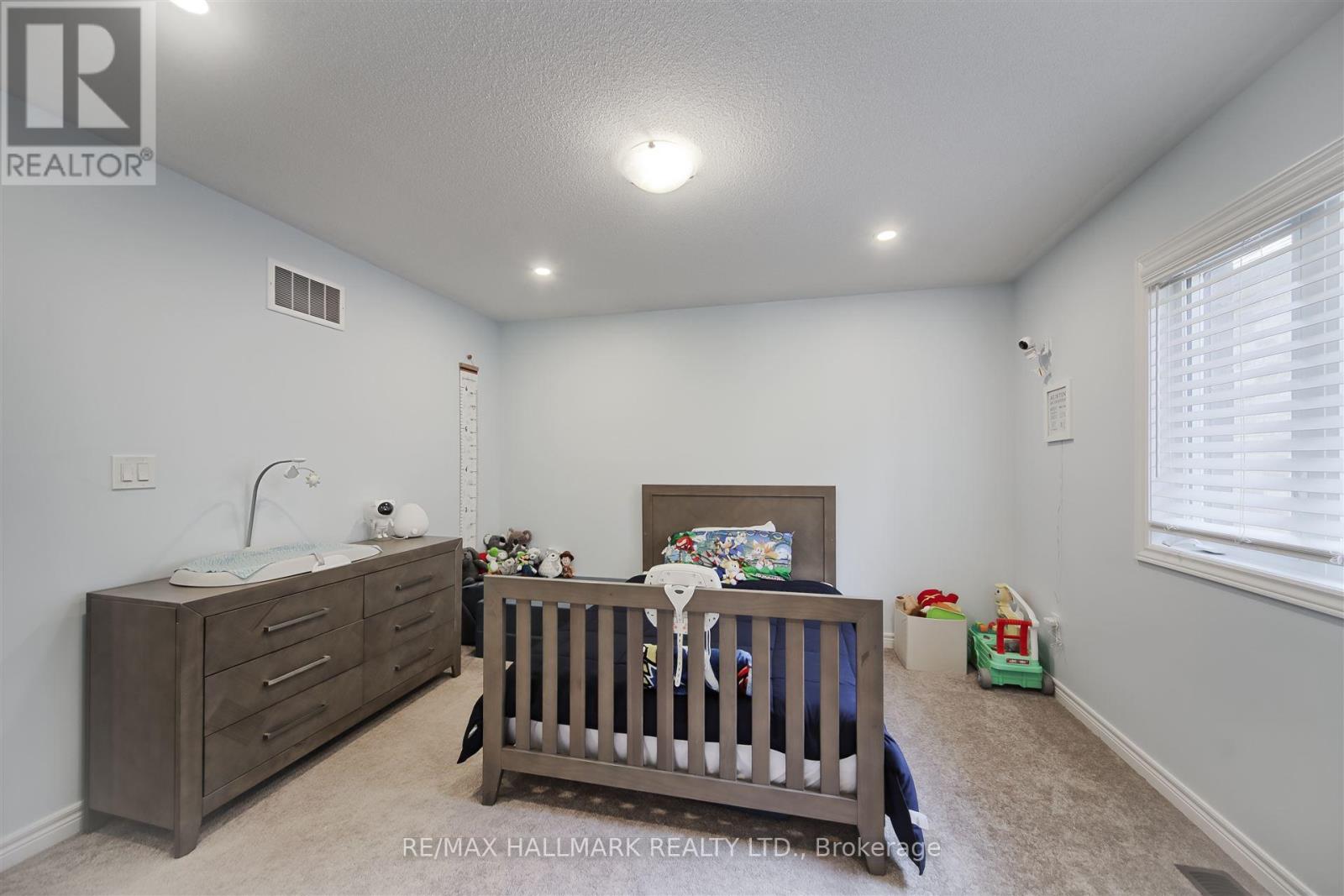 Photo 13 of 195 Danny Wheeler Boulevard, Georgina ON