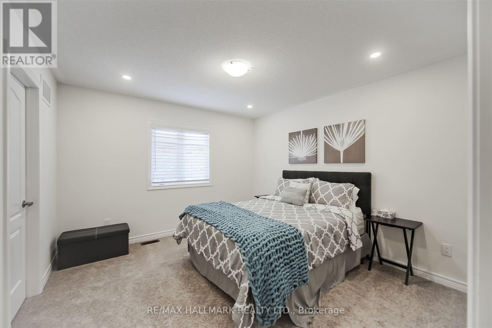 Photo 21 of 195 Danny Wheeler Boulevard, Georgina ON