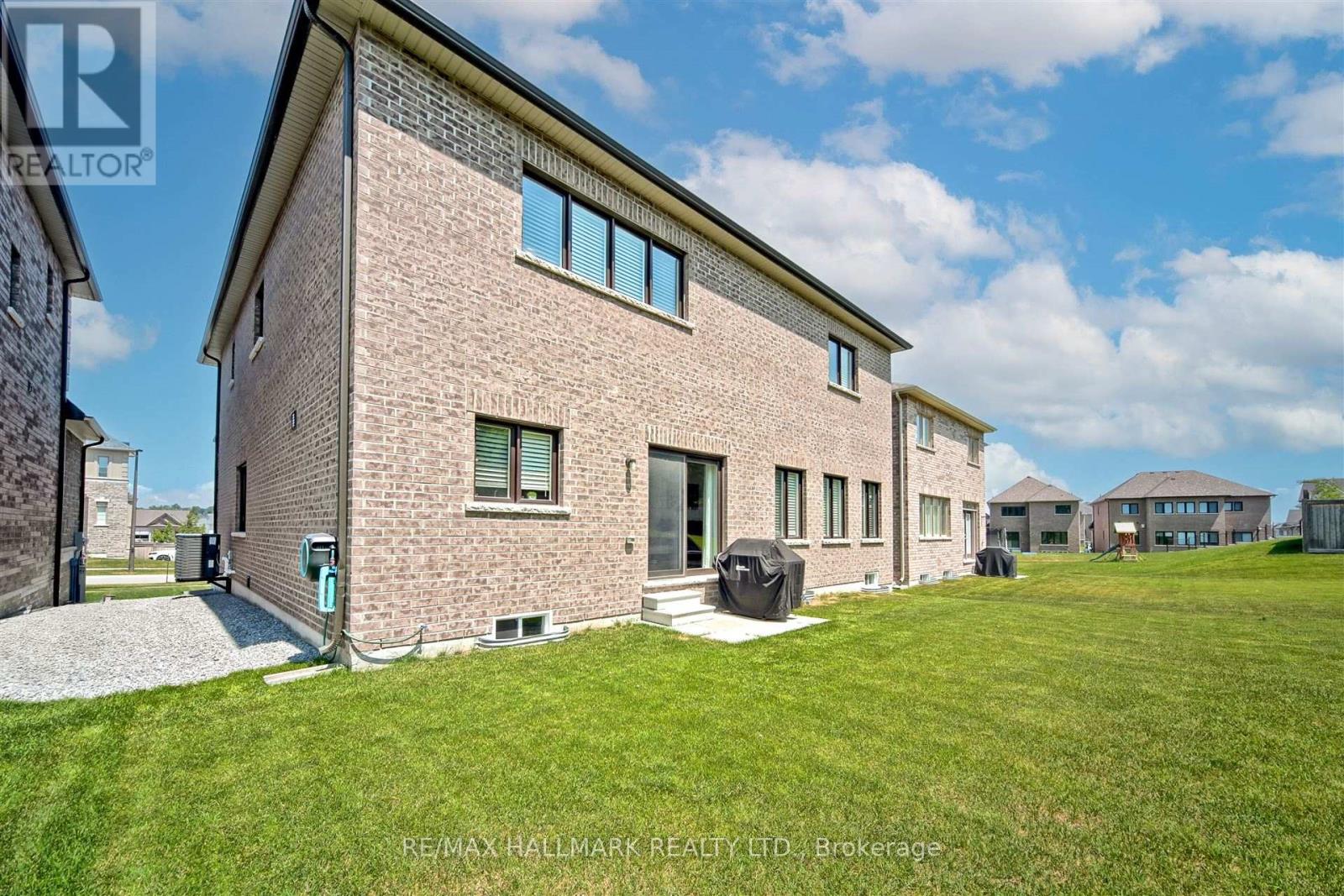 Photo 32 of 195 Danny Wheeler Boulevard, Georgina ON