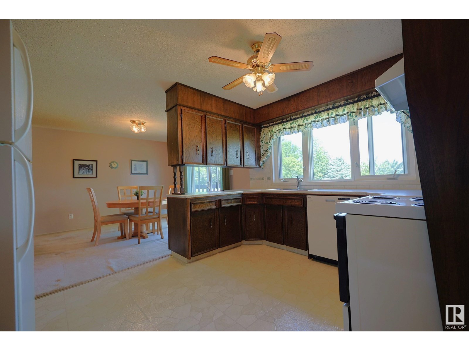 Photo 4 of 61 24213 Twp Road 554, Rural Sturgeon County AB