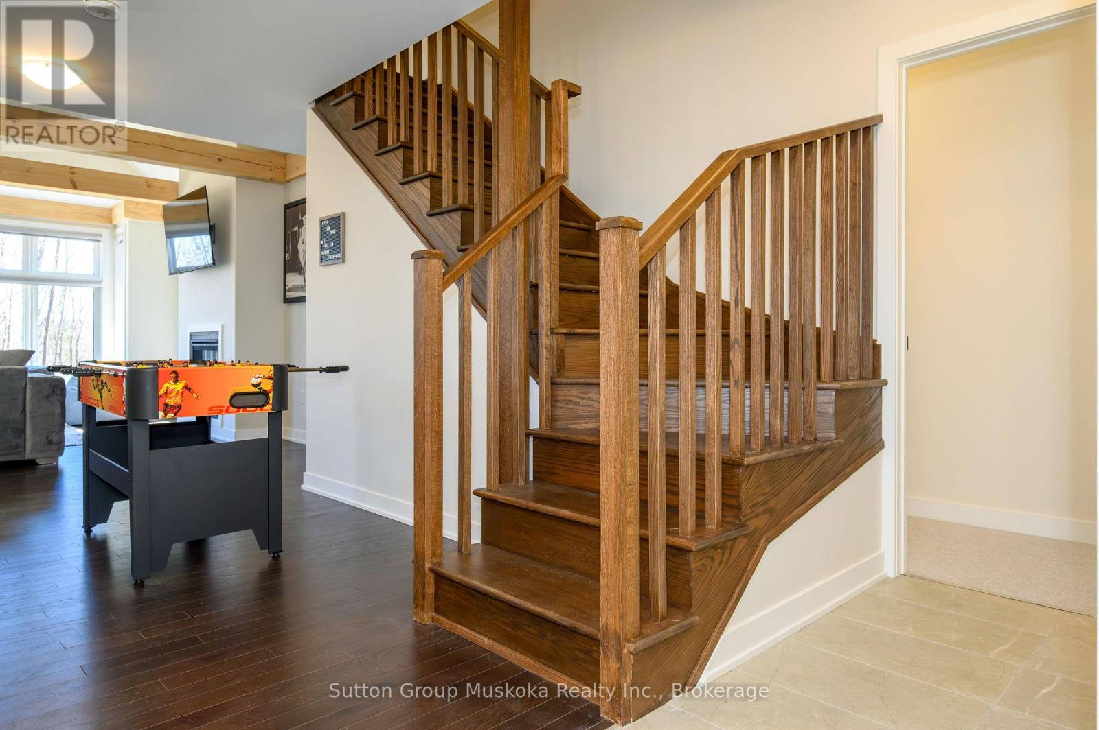 Photo 4 of 23 1020 Ridgeline Drive, Lake Of Bays ON