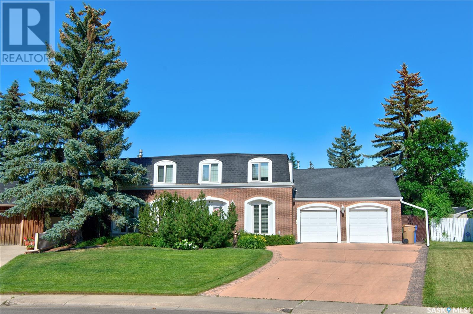 Single Family House 2 Level for Sale in  LOWRY PLACE Regina 