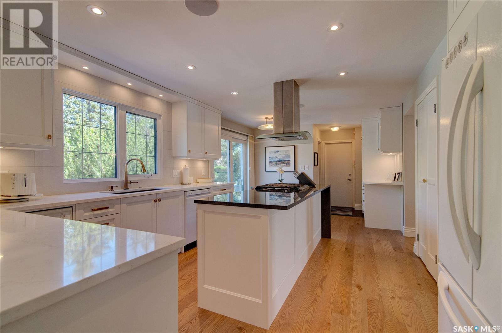 Single Family House 2 Level for Sale in  LOWRY PLACE Regina 