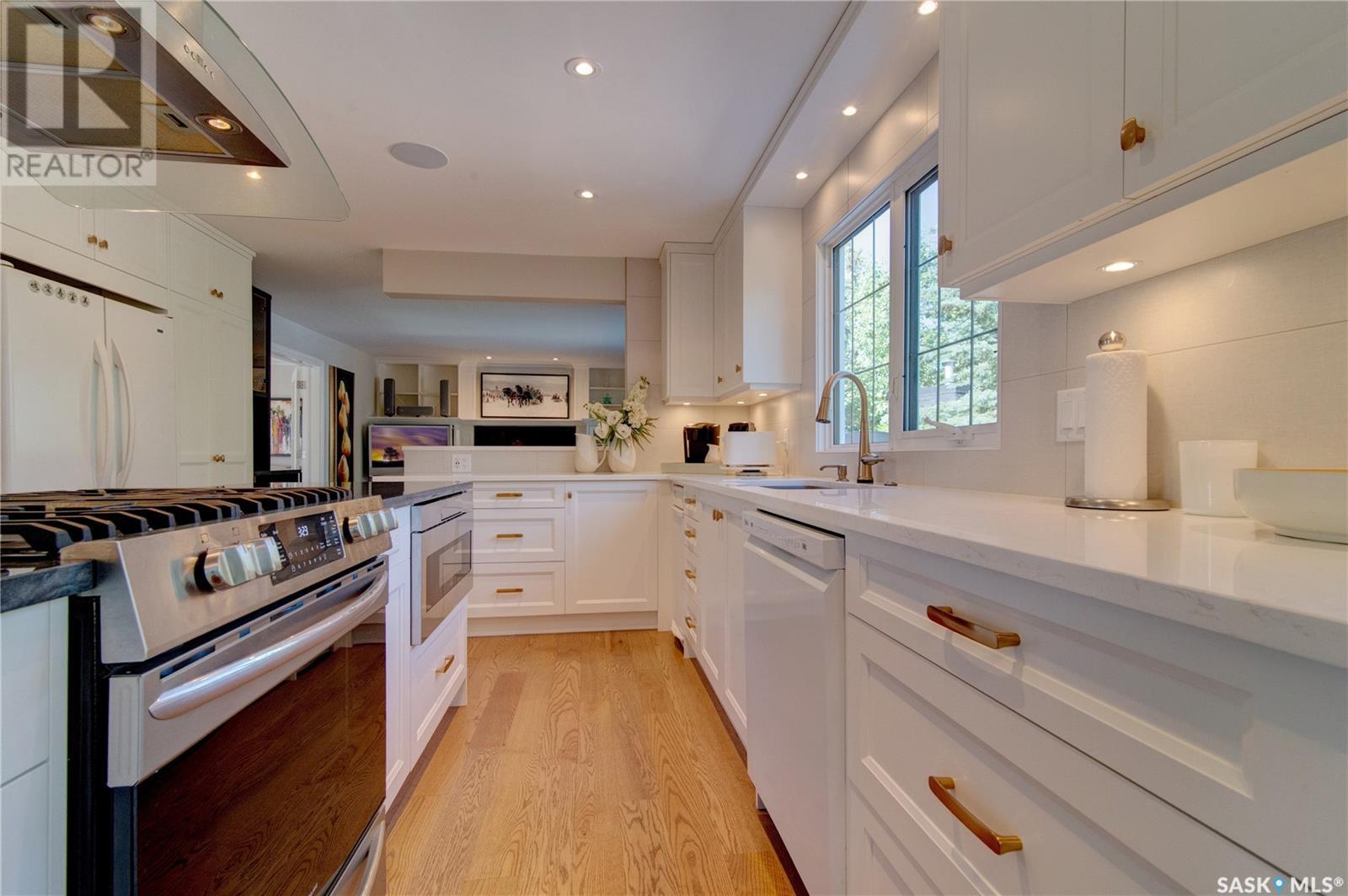 Single Family House 2 Level for Sale in  LOWRY PLACE Regina 