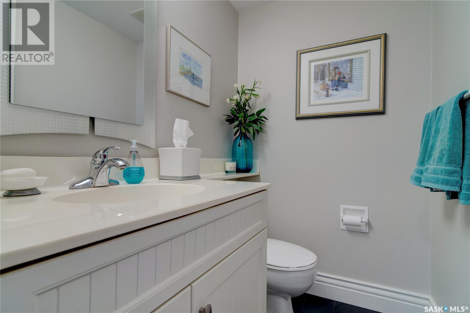 Single Family House 2 Level for Sale in  LOWRY PLACE Regina 