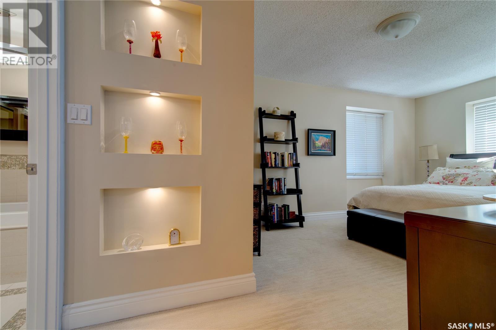 Single Family House 2 Level for Sale in  LOWRY PLACE Regina 
