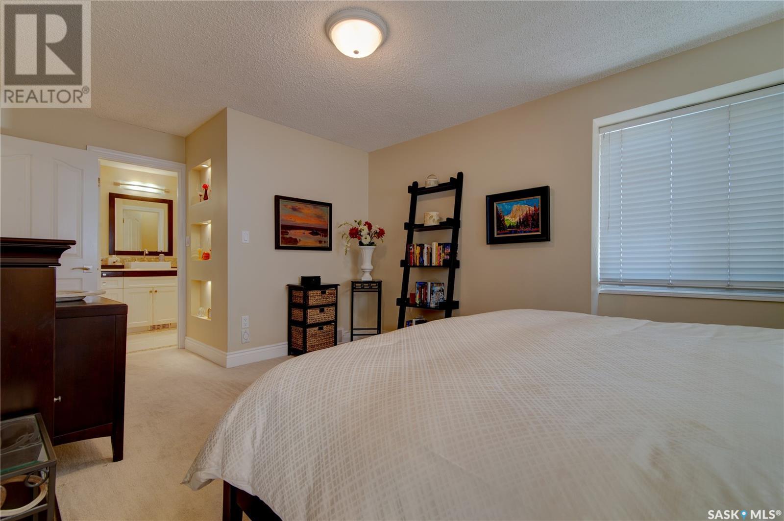 Single Family House 2 Level for Sale in  LOWRY PLACE Regina 