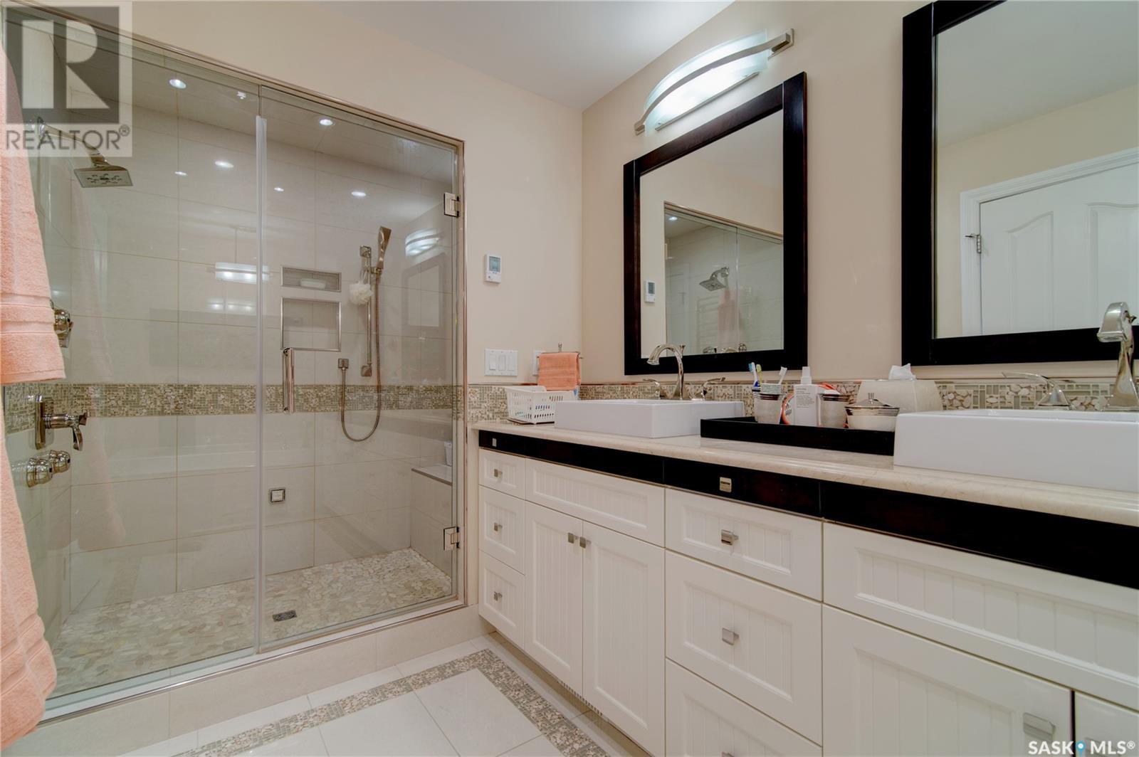 Single Family House 2 Level for Sale in  LOWRY PLACE Regina 