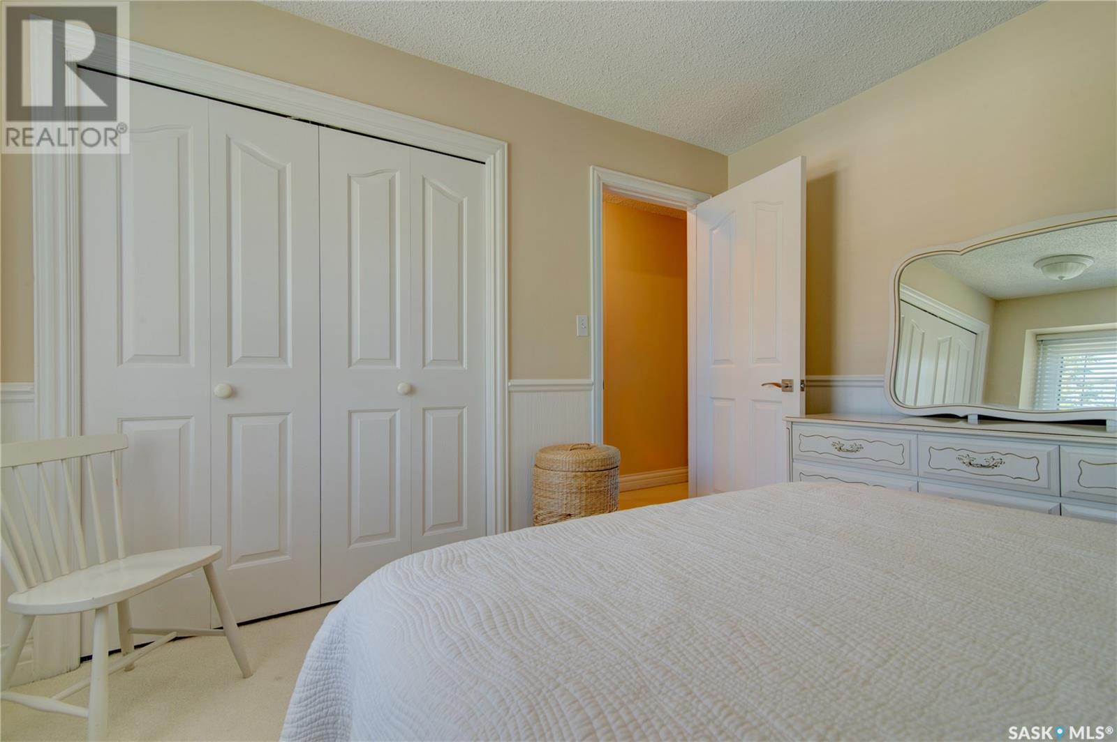 Single Family House 2 Level for Sale in  LOWRY PLACE Regina 