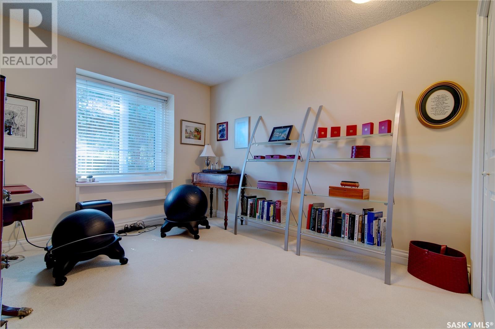 Single Family House 2 Level for Sale in  LOWRY PLACE Regina 