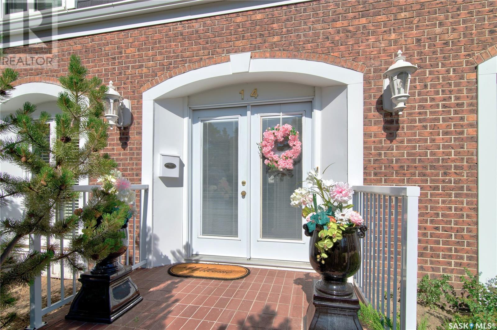 Single Family House 2 Level for Sale in  LOWRY PLACE Regina 