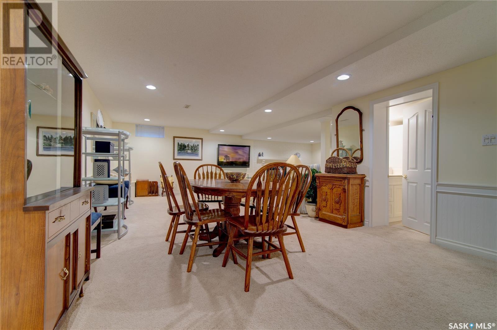 Single Family House 2 Level for Sale in  LOWRY PLACE Regina 