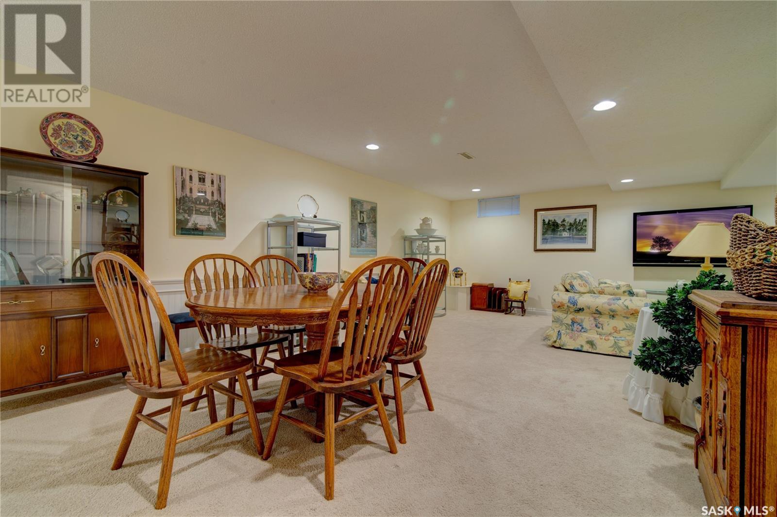 Single Family House 2 Level for Sale in  LOWRY PLACE Regina 